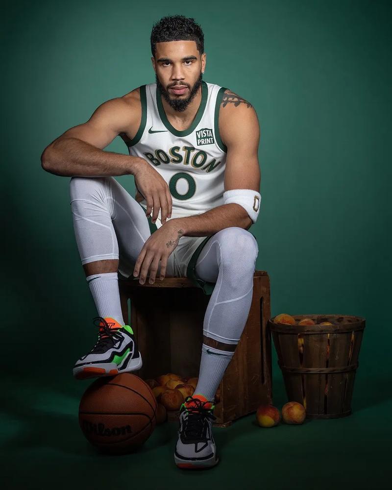 爱游戏-包含塔图姆新星出色发挥表现突出，湖人前途光明！的词条